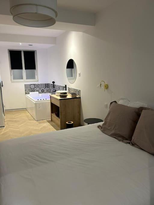 Appartement Spa 2 Pers-Couteliers-Centre Ville Moulins  Exterior photo